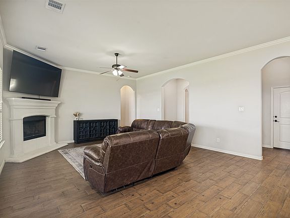 5th image of 465 Collin St