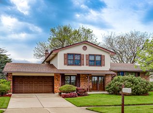1476 Volkamer Trl, Elk Grove Village, IL 60007