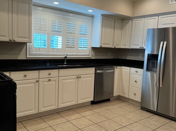 28 1/2 Pitt St APT B, Charleston, SC 29401