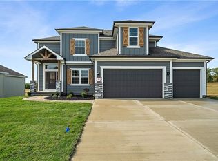 2610 SW Farm Field Rd, Lees Summit, MO 64082