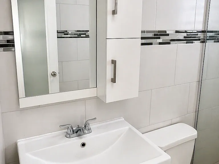 1 Avenida #65 — Photo 8