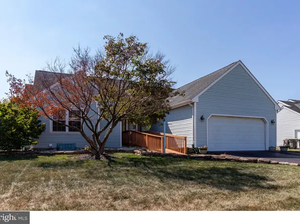 61 Buena Vista Dr, New Castle, DE 19720