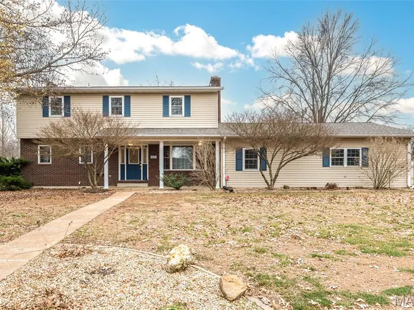 1034 Raymond Dr, Red Bud, IL 62278