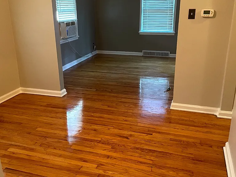 476 Houston Ave — Photo 2