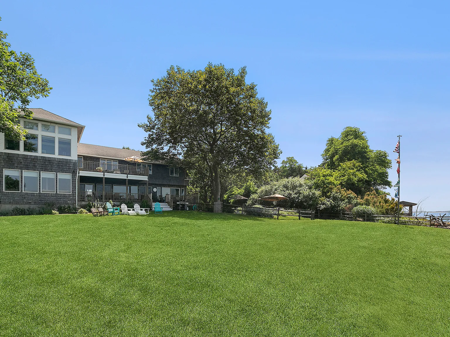 Magnificent Sag Harbor Waterfront — Photo 2