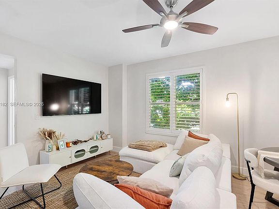 4th image of 747 Michigan Ave APT 301