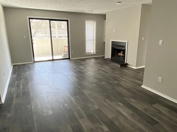 Dining room with lots of space