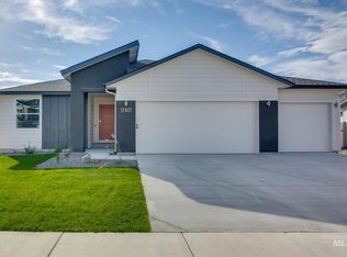 1910 S Sharpshinned Ave, Mountain Home, ID 83647