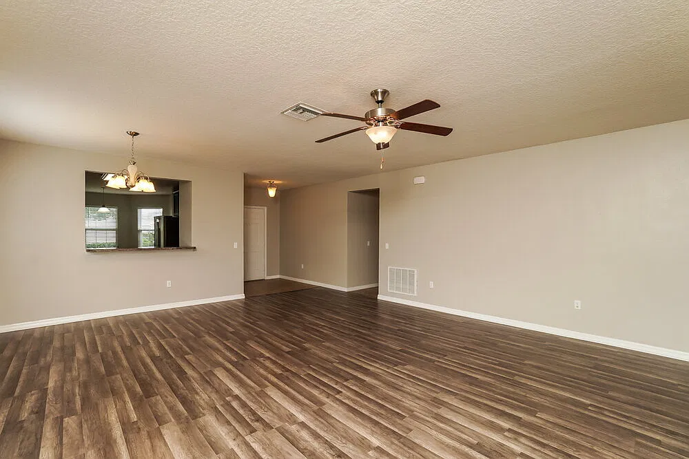 3 bed, 2.0 bath, 1764 sqft, $2,265 — Photo 4