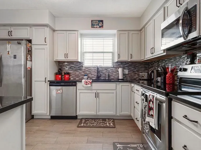 105 Christie Ln — Photo 7