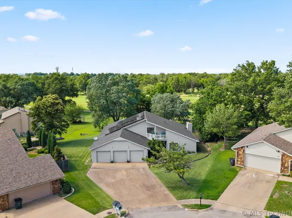 201 Clear Ridge Ct, Bartlesville, OK 74006