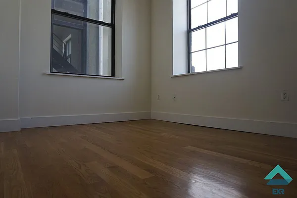 Rented by EXR | media 4