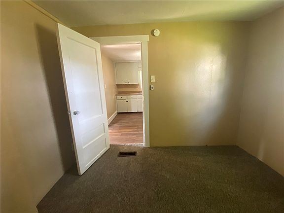 5th image of 517 Walnut St