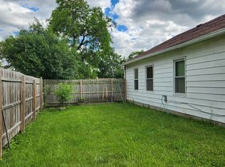 512 Cherry Cir, Glenview, IL 60025