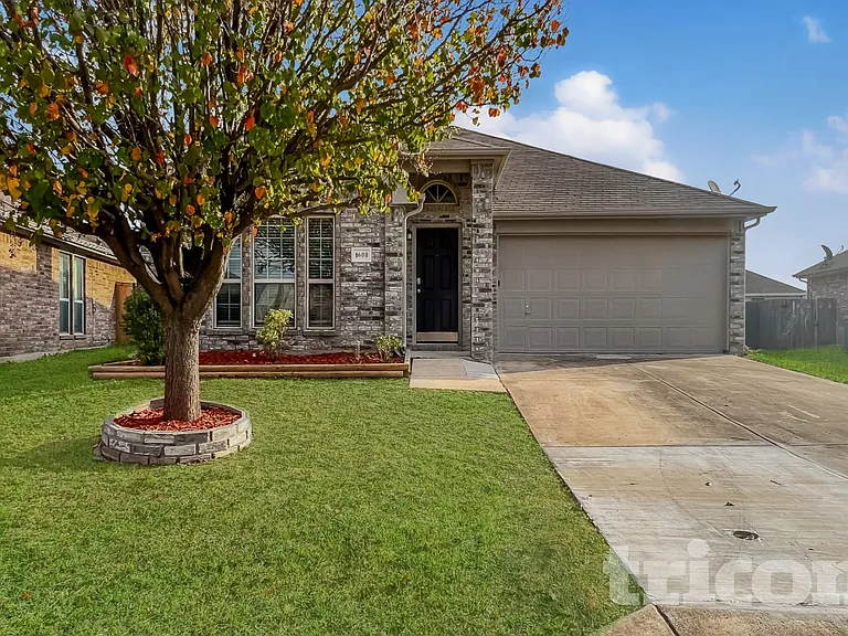 1600 Bob Dr — Photo 2