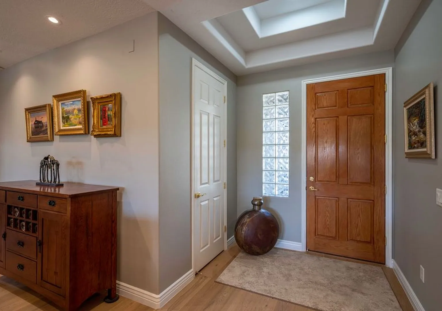 Beautiful 5 Bedroom Home- One Level and Private Pool- Move in Special! — Photo 3