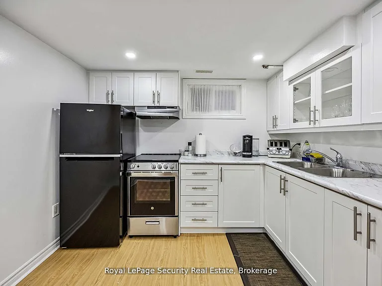 97 John St E #2 — Photo 10