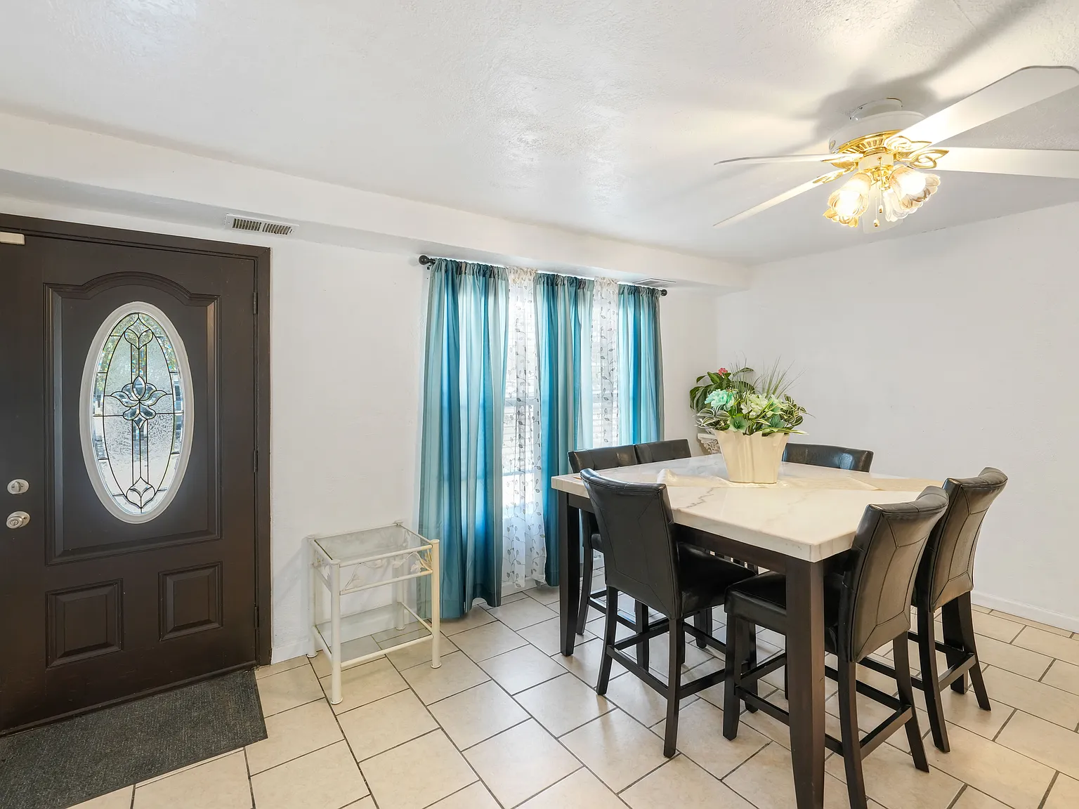 3 bed, 1.5 bath, 1312 sqft, $1,200 — Photo 3