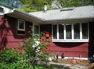 329 Glenmore Ln, Bayport, NY 11705