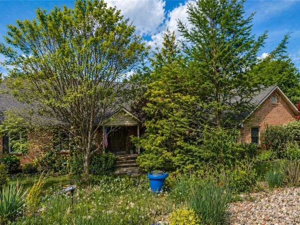 2945 Ash Meadows Blvd, Zanesville, OH 43701