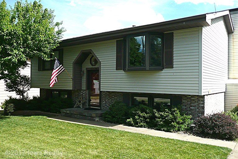 1st image of 106 W Laura Ln