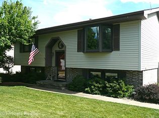 106 W Laura Ln, Knoxville, IA 50138