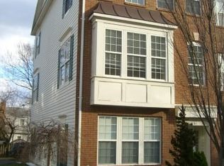 2361 Huntington Station Ct, Alexandria, VA 22303