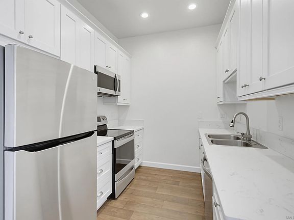 4th image of 8310 Regents Rd Unit 2A