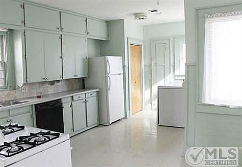 4th image of 1249 Peach St