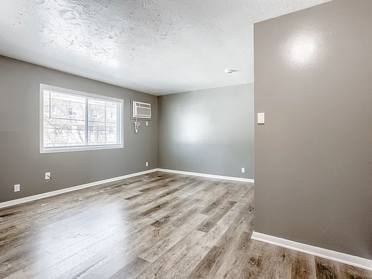 1015 N 47th Ave #8 — Photo 8