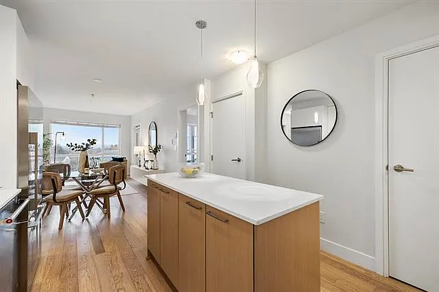 2 bed, 1028 sqft, $3,700 — Photo 4