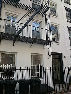 Rented by Choy Lin Yau, LREB | media 16