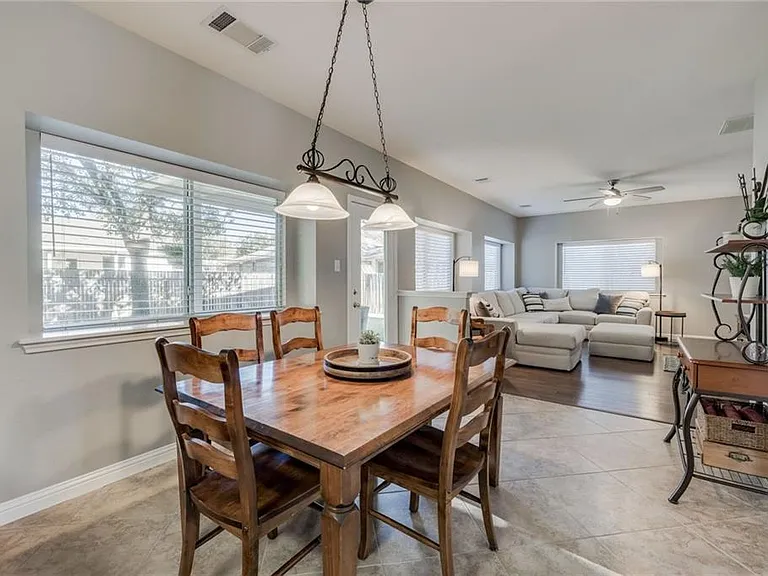 1405 Faustino Cv — Photo 32