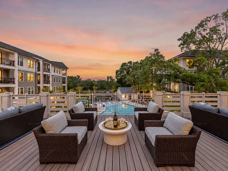The Henslow Daniel Island Apartments & Townhomes — Photo 45