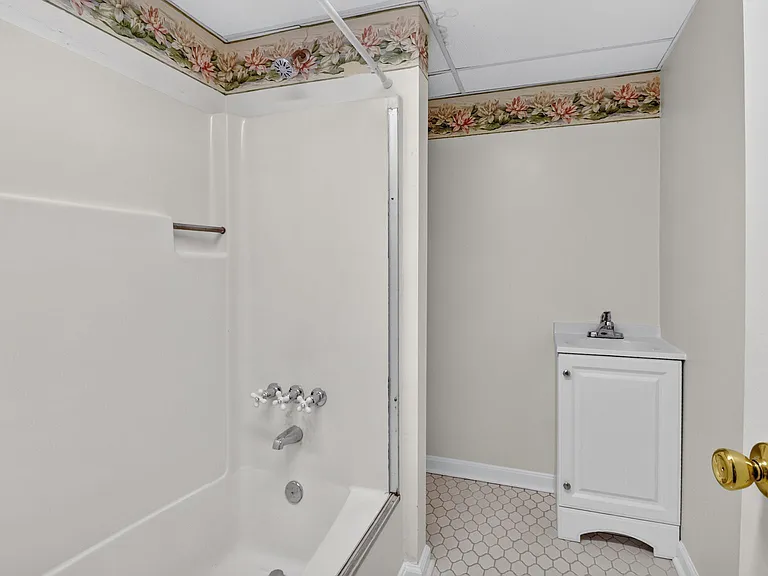 143 Bourbon Ct — Photo 4