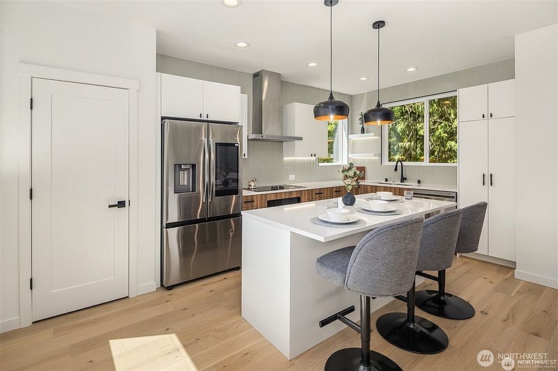 5th image of 3849 NE 88th Street