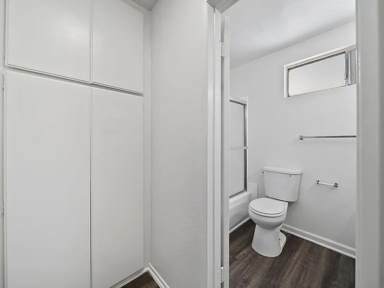 Cedar Apartments — Photo 11