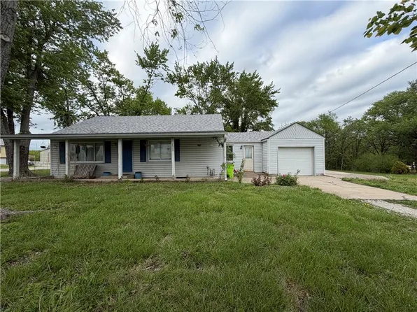 2000 Anaconda Rd, Harrisonville, MO 64701