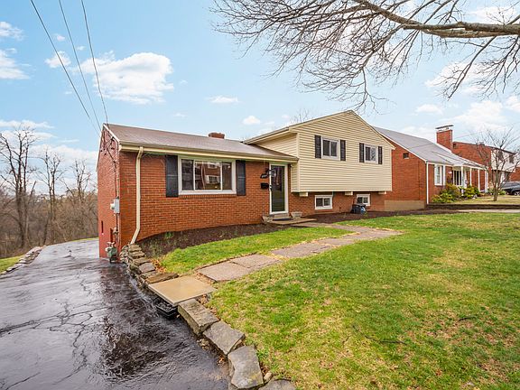 2nd image of 1380 Raven Dr