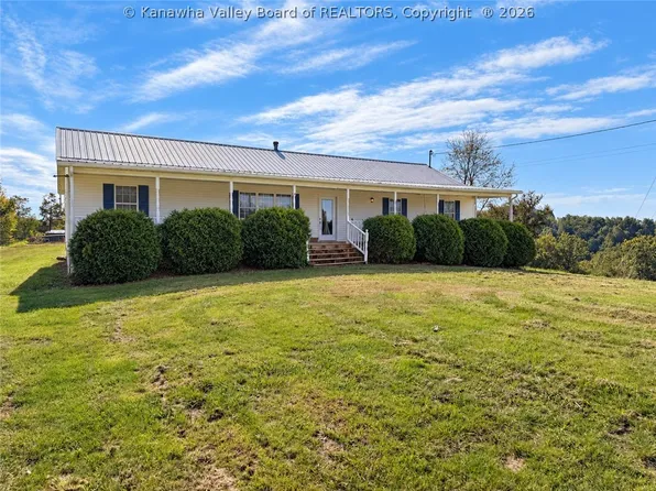 656 Hailey Ln, Leon, WV 25123