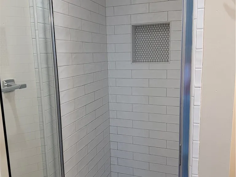 1108 A Front — Photo 14