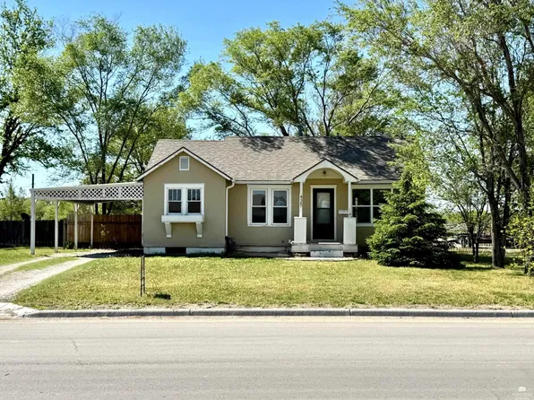 425 W Court St, Clay Center, KS 67432