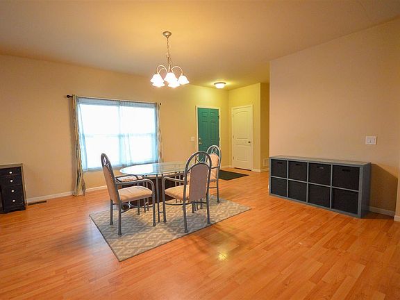 4th image of 529 Sheeran Ave