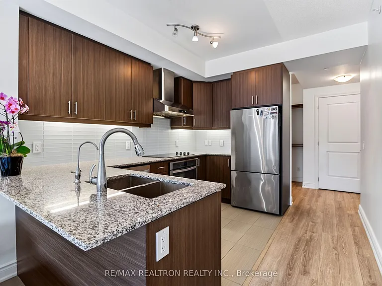 9618 Yonge St #801 — Photo 9