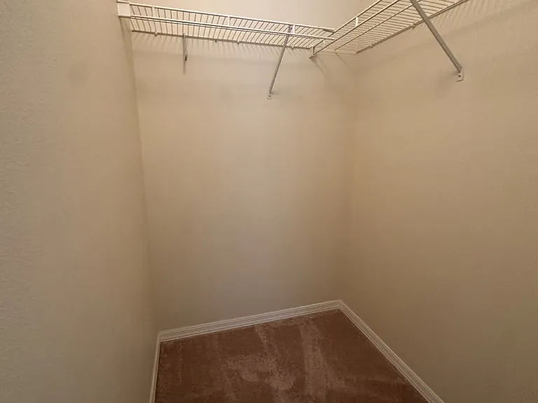 2074 Foxwood Dr — Photo 8