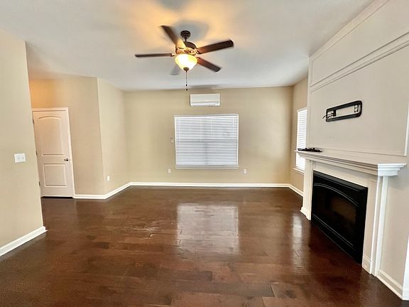 2nd image of 119 Matt Blvd #1