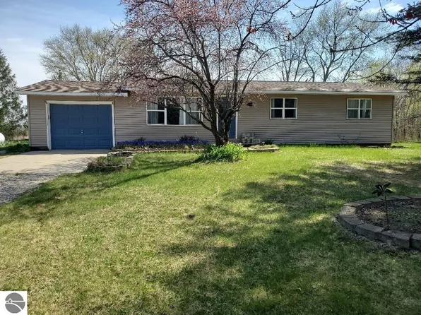 3315 S Summerton Rd, Mount Pleasant, MI 48858