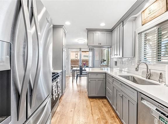 5th image of 6131 Acacia Ave