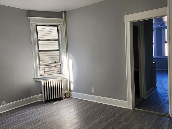 3rd image of 31 Spruce St APT 3W
