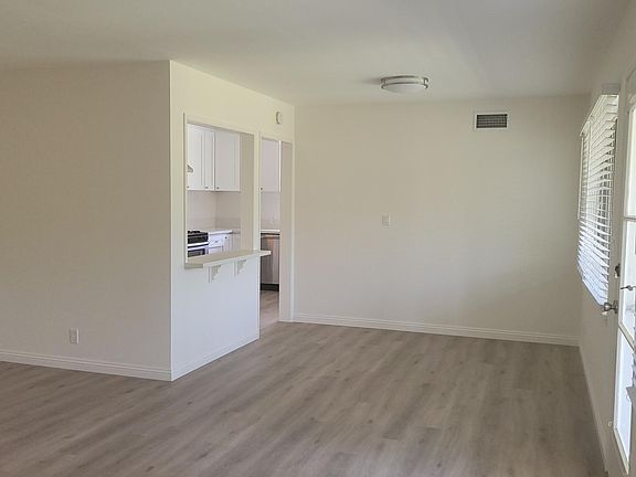4th image of 1835 Rose Ave